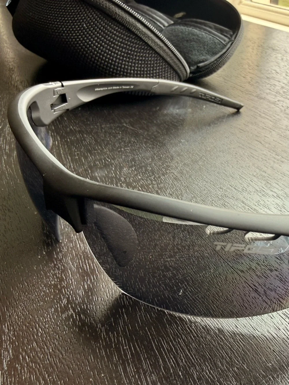 Tifosi Sunglass with Hard Case and Spare Lenses - Black